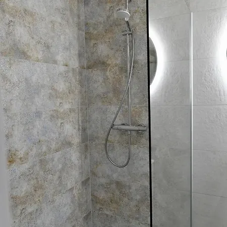 Apartment Ach To Tu! *