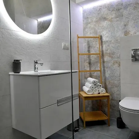 Apartment Ach To Tu!